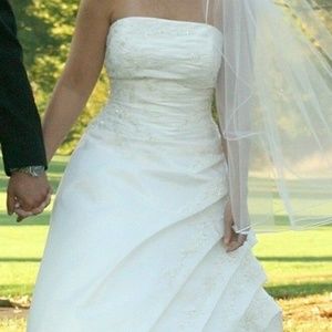 A-line Strapless Wedding Gown Size 8